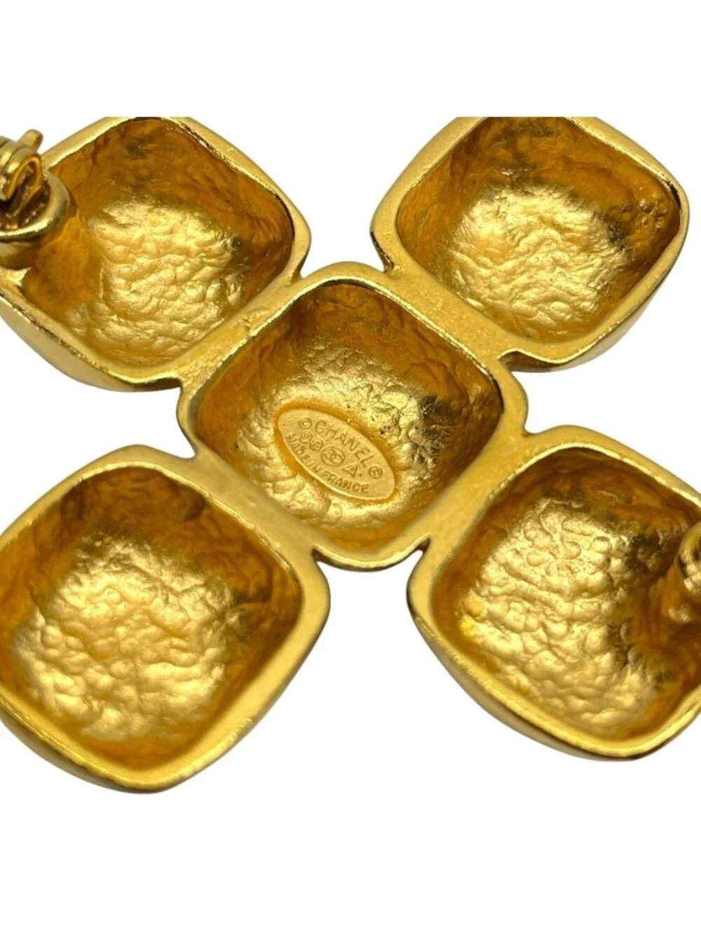 Chanel Vintage Brooch 98 Metal Gold